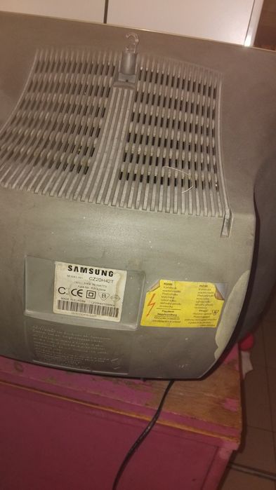 Продавам телевизор самсунг