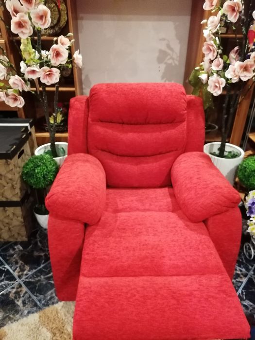 Vânzări mobilier canapea cu 3 locuri cu recliner și doua fotolii.