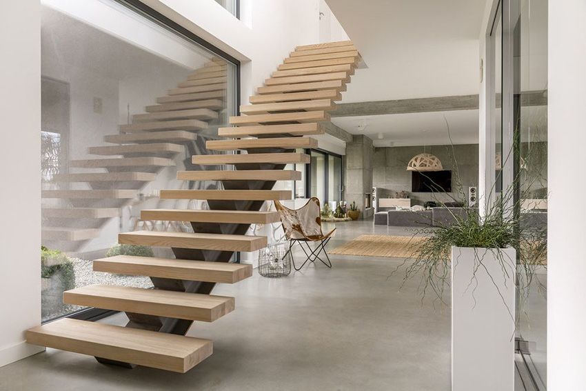 Foisoare,riflaje metalice,trepte fag, balustrada fier forjat, jaluzele