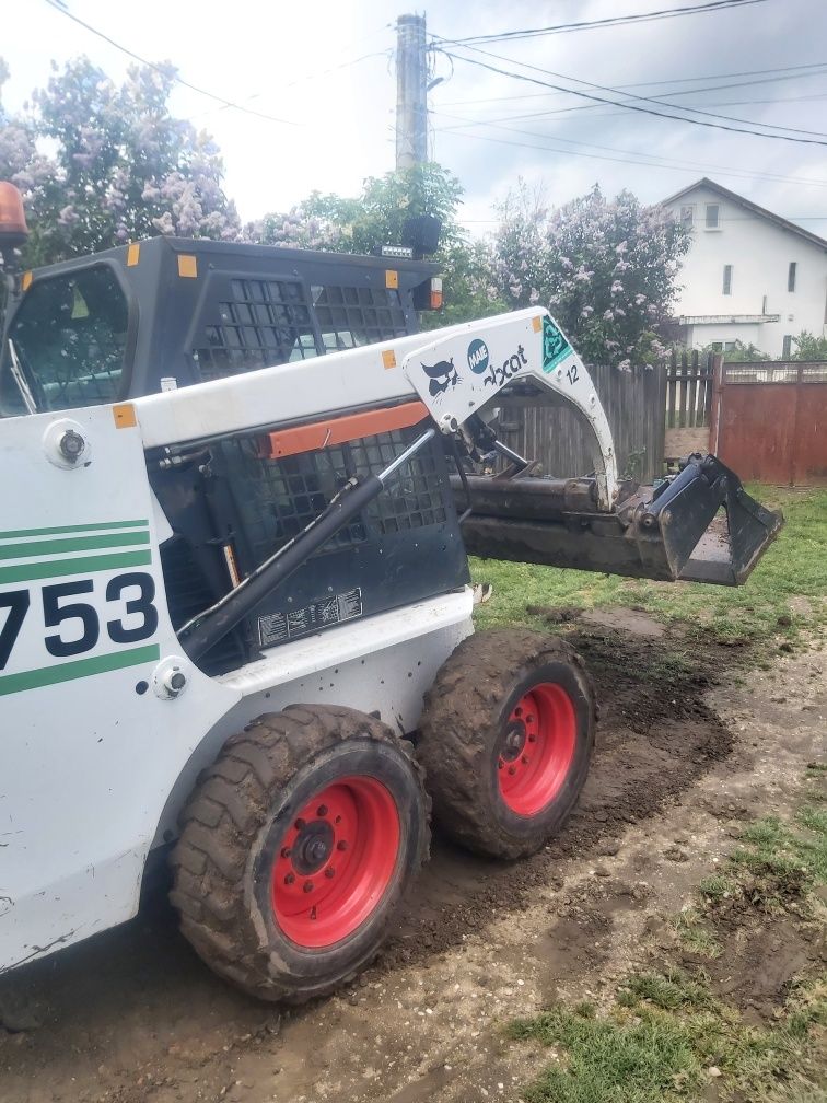 Servicii de închiriere Platforma/Miniexcavator/Bobcat/Utilaje mici