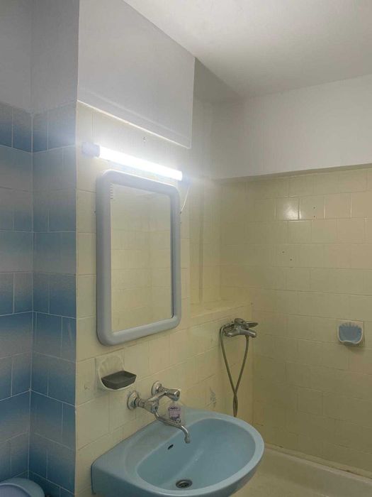 B-dul Traian, 4 camere 2 bai, etaj 6,mobilat si utilat clasic,300 euro