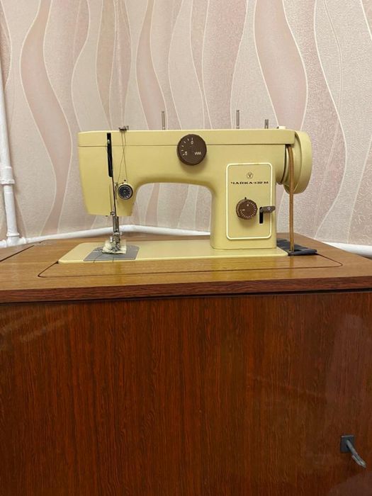 Срочно продаю швейную машину Чайка 132 м
