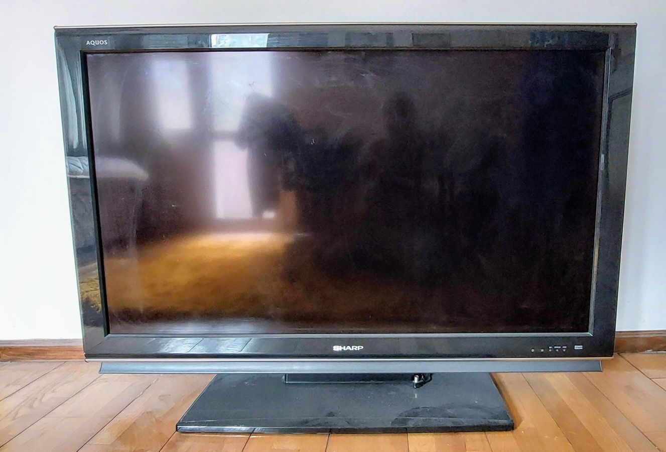 46" Full HD LCD Телевизор Sharp 46HD1E