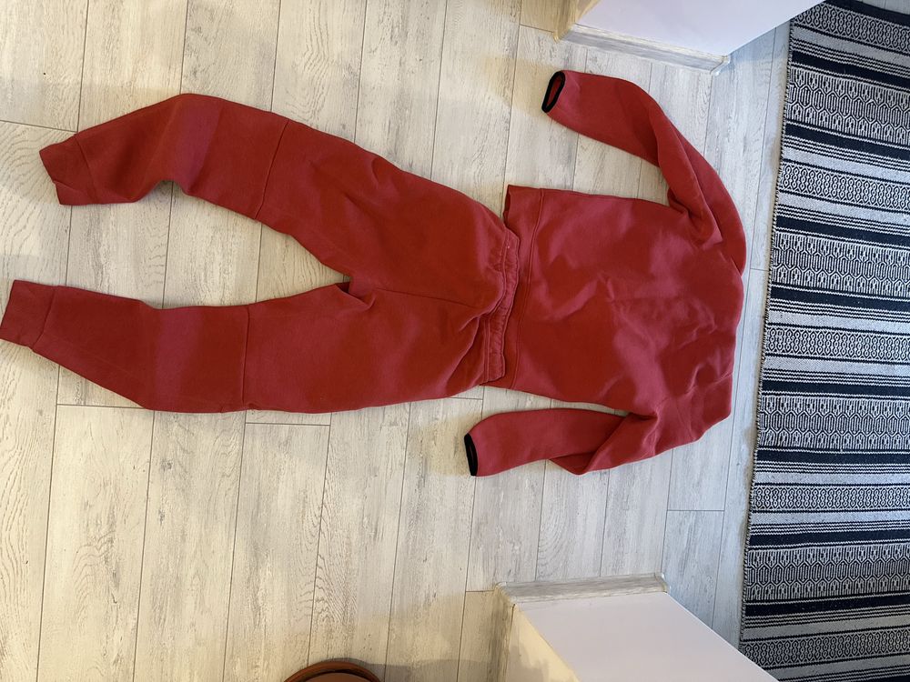 Vand nike tech rosu nou
