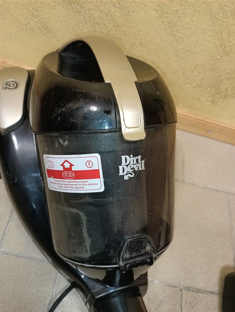 Dirt Devil Popster прахосмукачка без торба cyclone 800 w - 75 лв