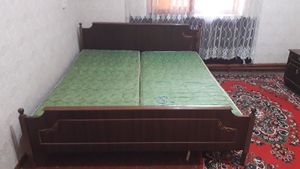 Продаётся спальный гарнитур