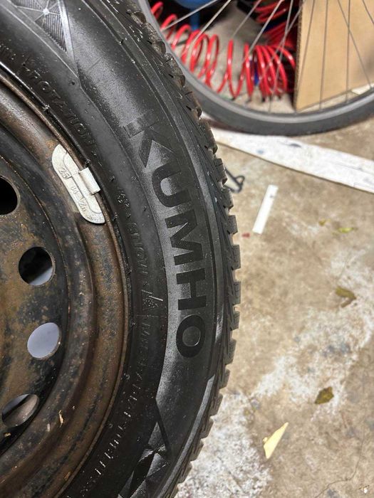 ЗИМНИ ГУМИ KUMHO 175 70 14 Solis 4s