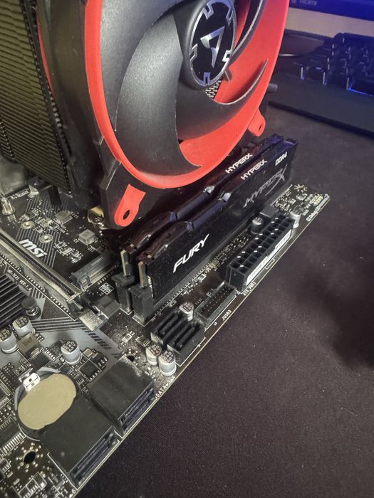 Процесор, дъно и рам памет intel i5 8400 hyperx fury 3466 24