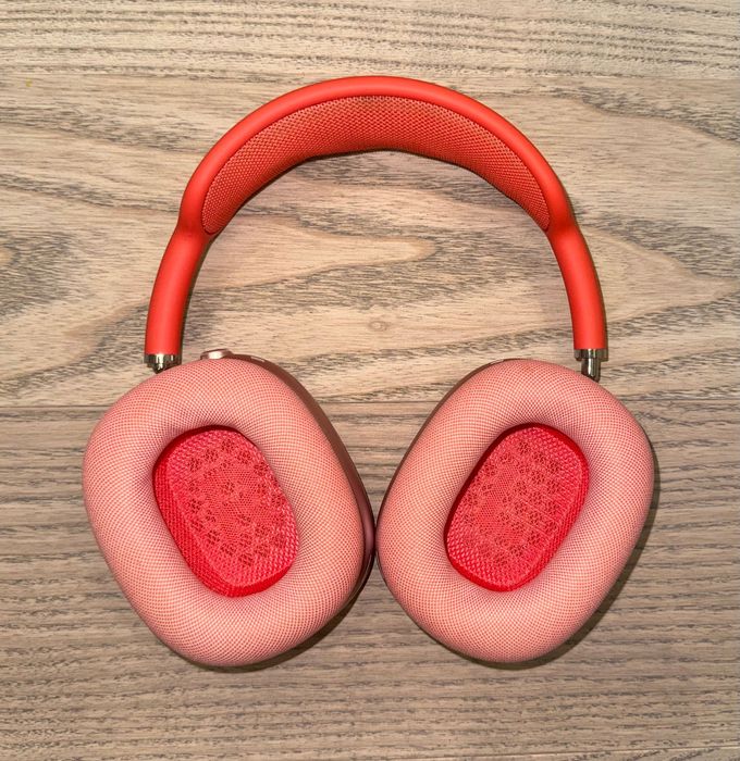 AirPods Max with Smart Case
Pink with Red Headband