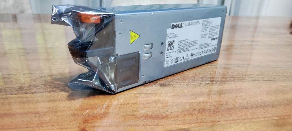 Продавам работещи сървърни захранвания Dell 1100W