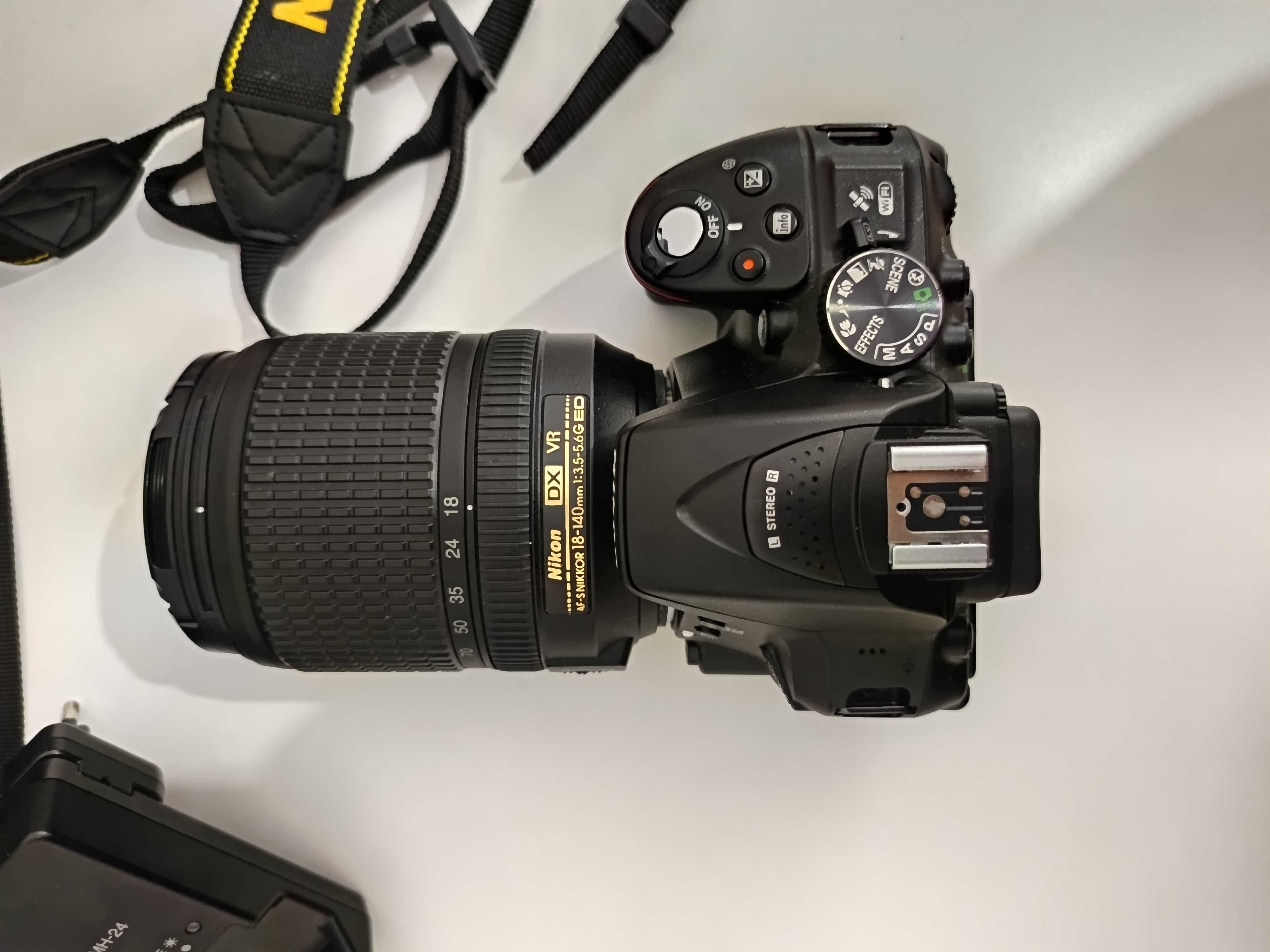 Aparat foto DSLR NIKON D5300 cu obiectiv 18-140 mm