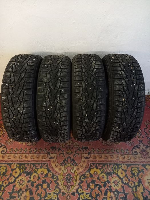 Продам зимнюю, шипованную резину. Комплект 4 шт. 185/65 R 15