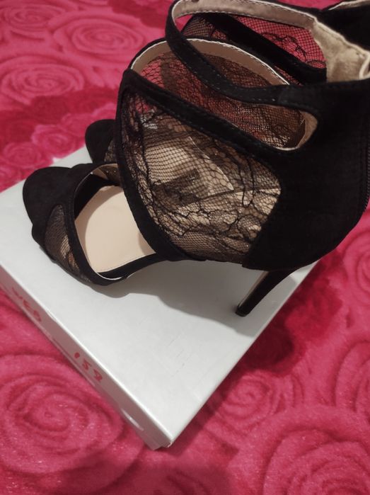 Pantofi superbi dama,cu dantela