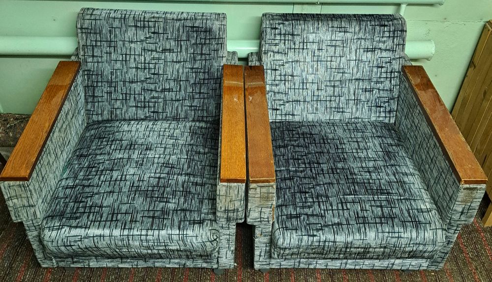 Продам два кресла.