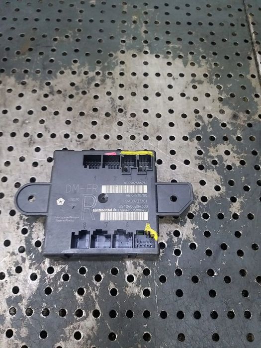 Modul calculator usa dreapta fata dodge journey p05026862ac