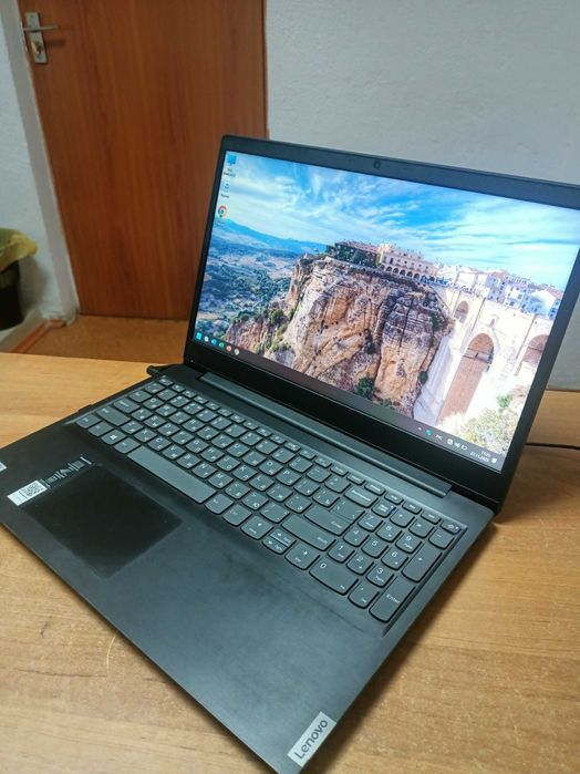 Ноутбук в хорошем состоянии. Для работы, учёбы.