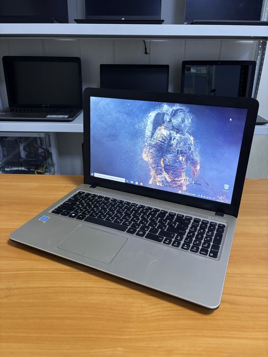 Ноутбук ASUS X540U