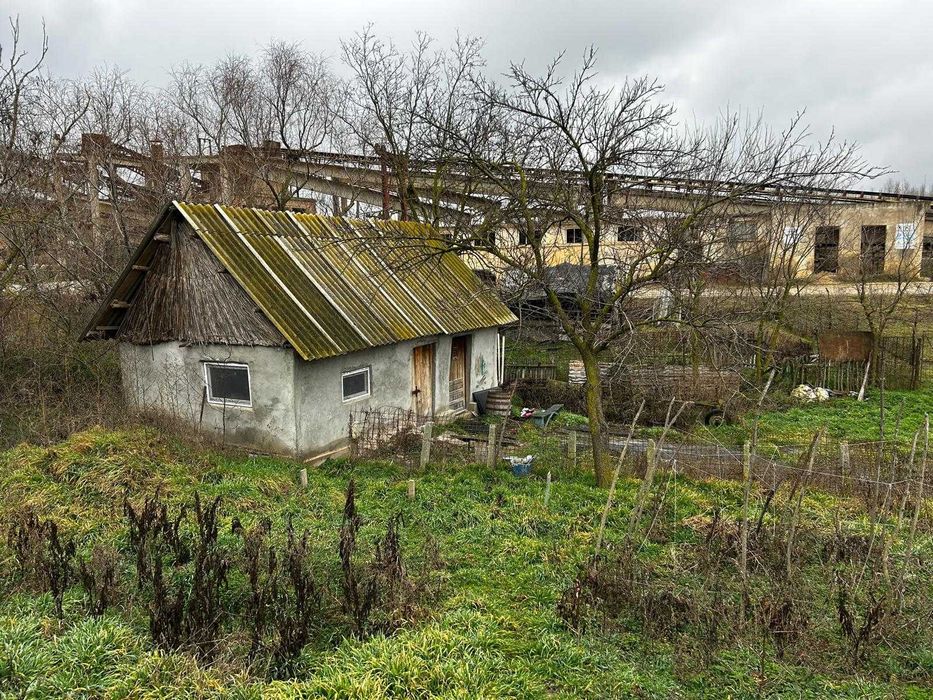 inchiriez casa cu 2 camere in loc Mahmudia 560mp