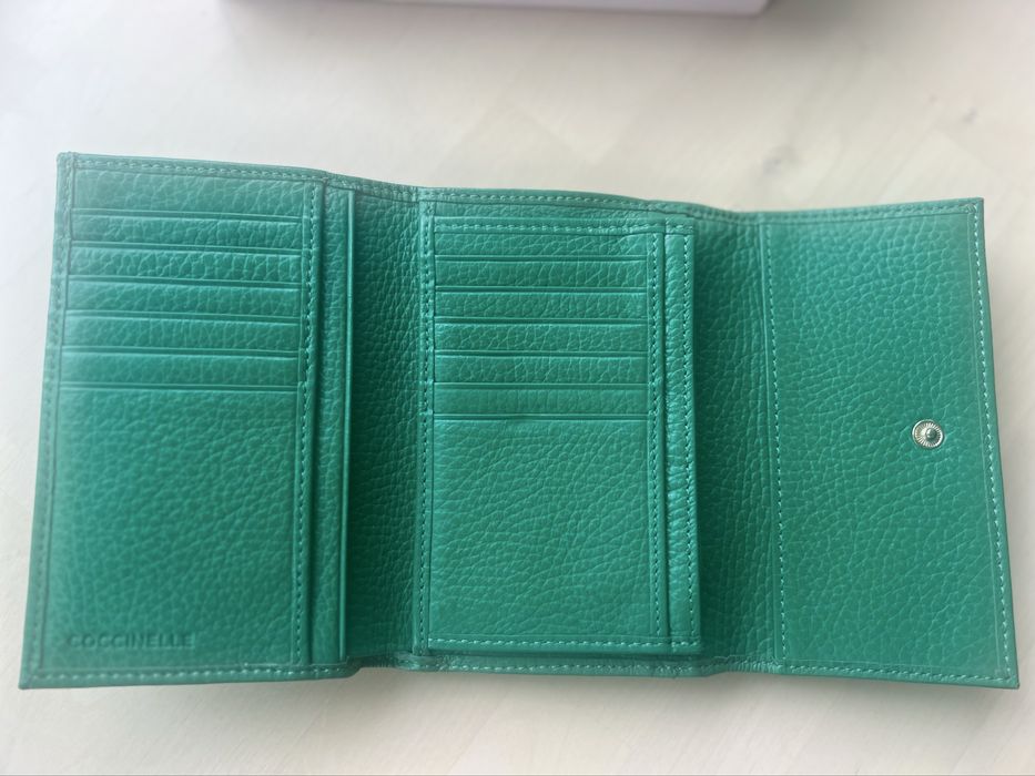 Дамски кожен портфейл COCCINELLE