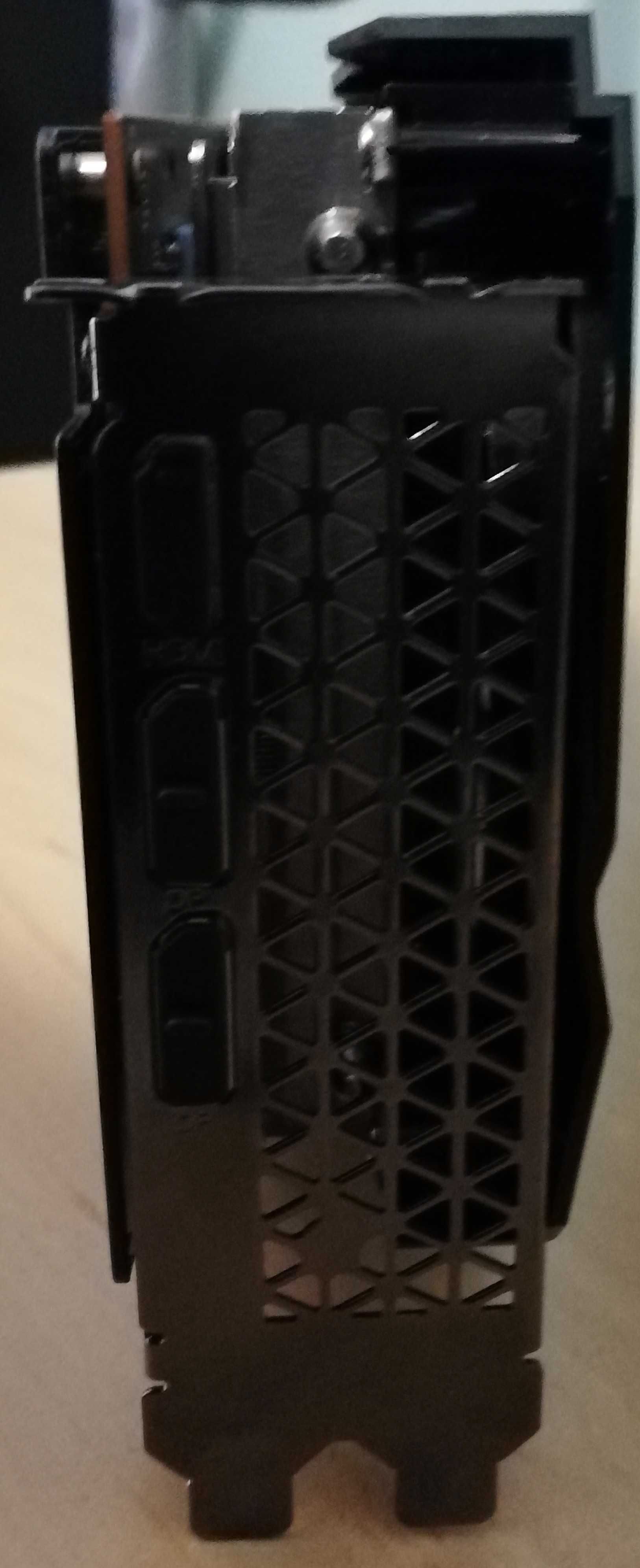 Продавам видео карта RX 6800 XT – Отлично състояние !