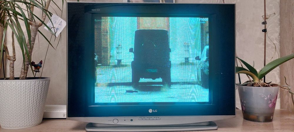 Телевизор LG с пультом