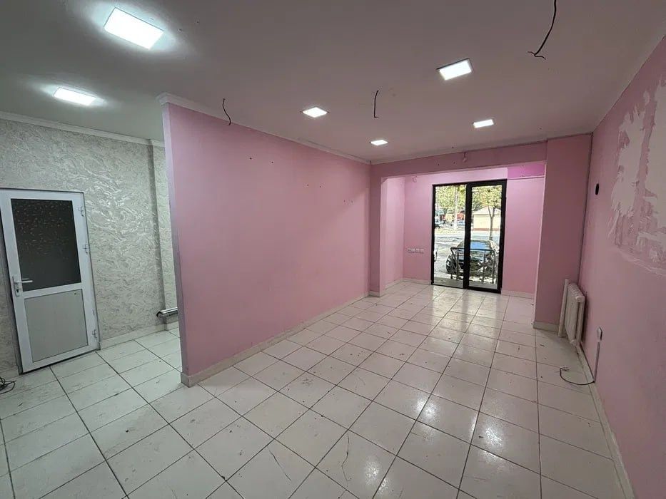 Чиланзар19 ор автомойка 50/50 35м²  в доль дороги 2комнаты Юр адреса