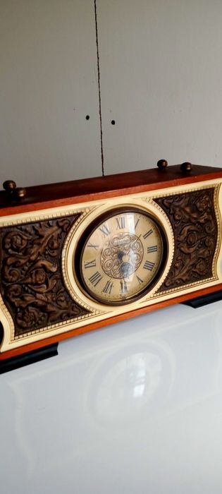 Продам настольные часы