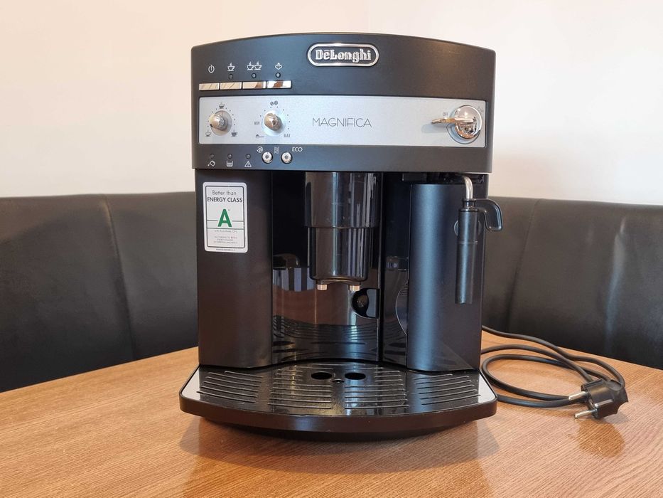 Aparat de facut cafea, espressor DeLonghi esam 3000 ca nou