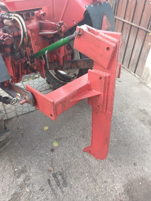 Vând tractor cu utilajele (freză, plug, combinator și scarificator)