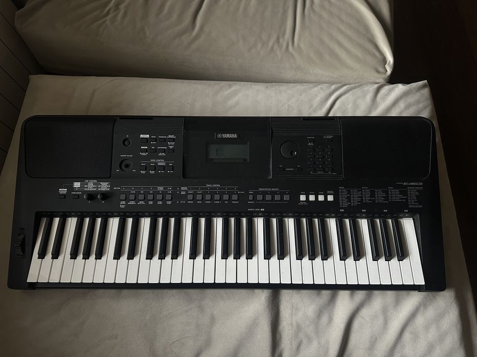 Синтезатор Yamaha PSR-E463 — всё работает,