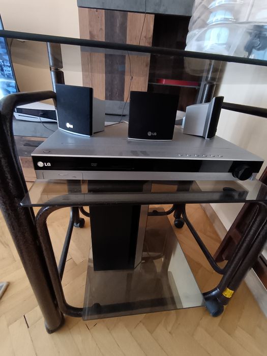 LG. Домашно кино. Пет колонки и буфер.