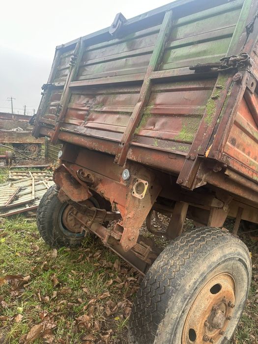 Dezmembrez/piese remorca tractor