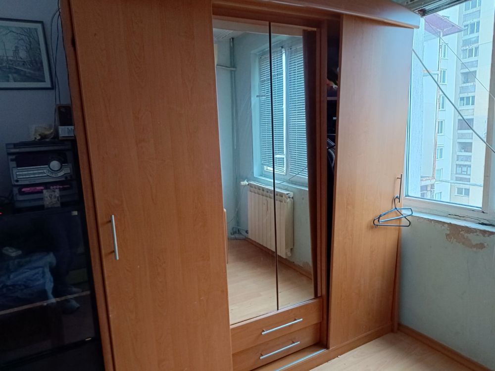 Продавам стари мебели