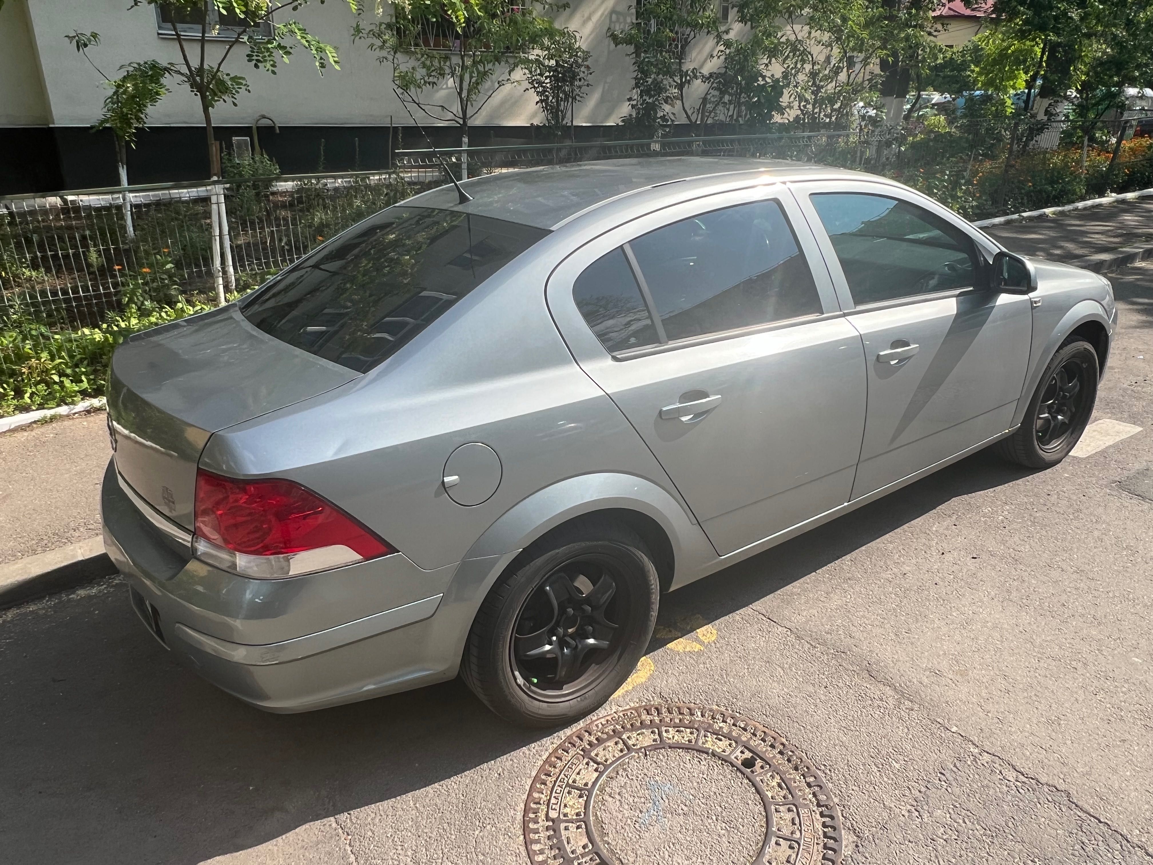 Opel Astra H benzină