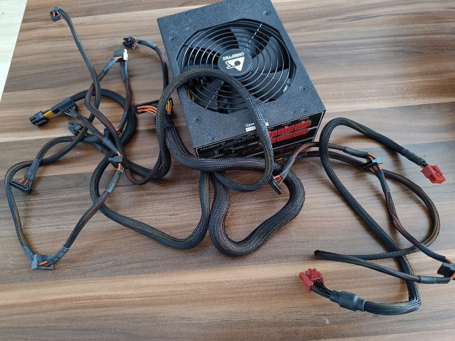 Модулно захранване  Chiftec GPS1250C  1250W gold с проблеми