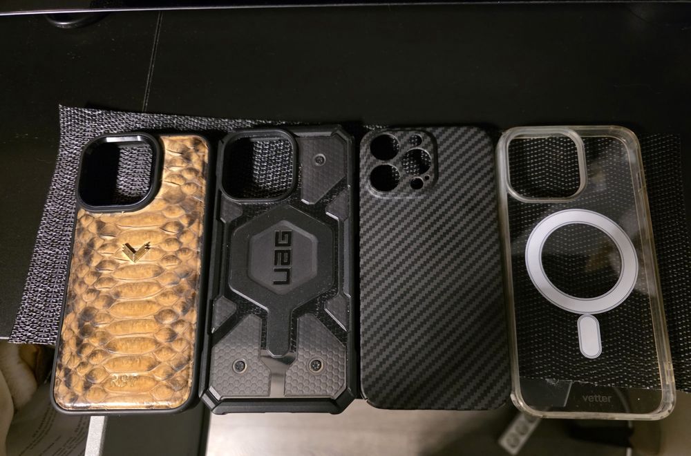 Pachet 4 Huse Premium iPhone 15 Pro Max UAG, Velante Piele Piton