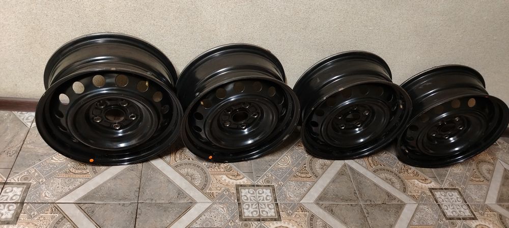 Железные диски раз 16 от ТОЙОТЫ