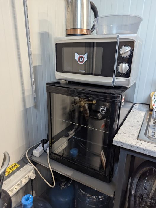 Frigider vitrina Metro profesional 46L sticla racitor bauturi