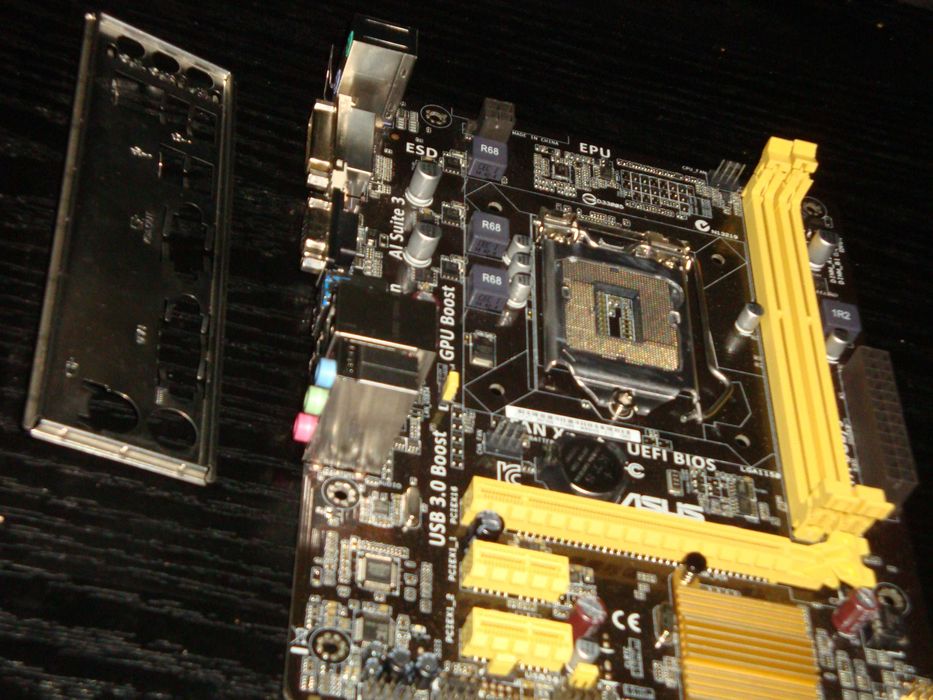 Placa de baza Asus H81M-k sk 1150 pt i5 / i7 / i3 DDR3 VGA DVI USB 3.0