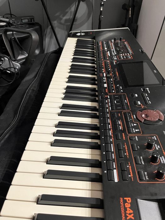 Vând korg pa4x 76