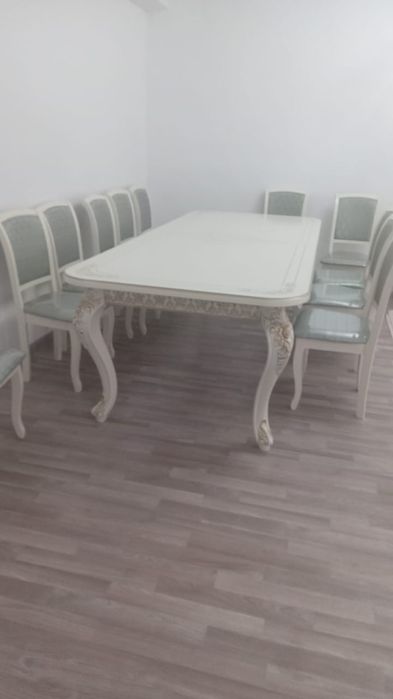Кухонный мебель стол и стулья
