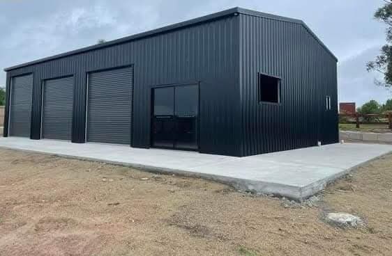 Vand hala pe structura metalica