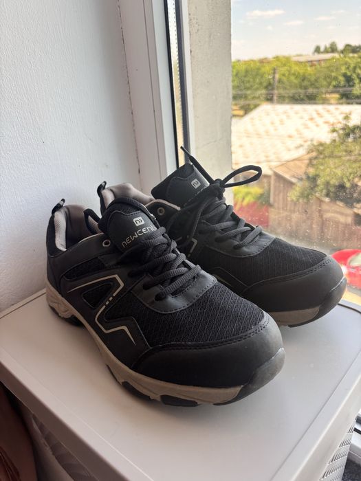 Adidasi de sport noi