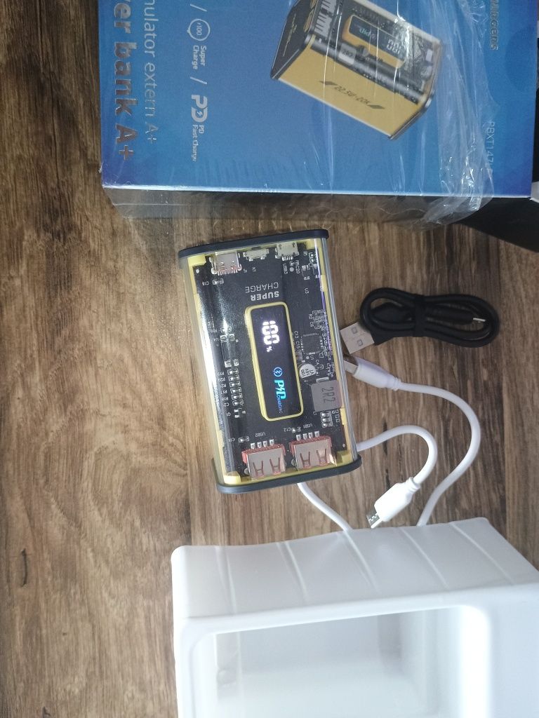 Power Bank,baterie externa  ,20.000 mAh,încărcare rapidă ,4 porturi