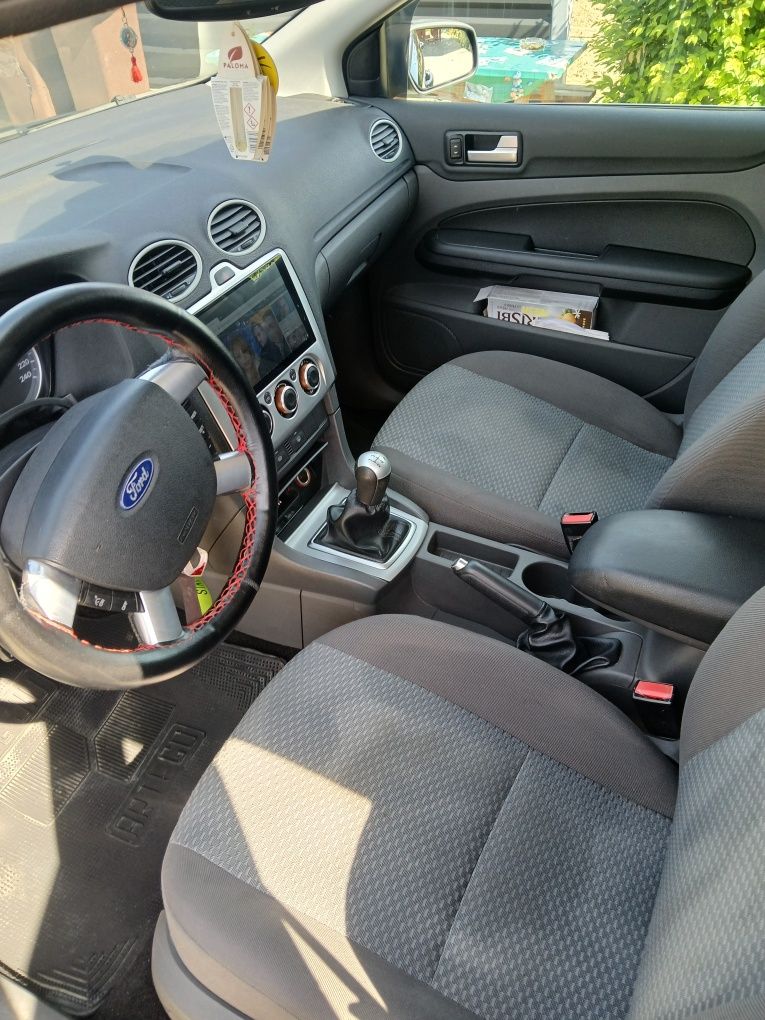 Vând Ford focus 2