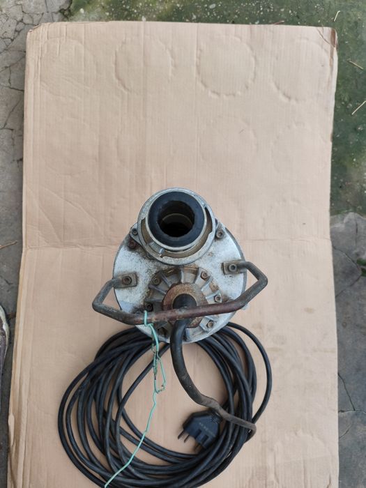 Трифазна потапяща водна помпа Бибо