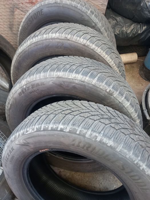 Vand 4 anvelope 215x65x17 pt. SUV cu 200 lei/buc Birdgestone de IARNA