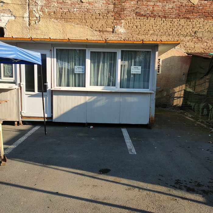 Închiriez convenabil chioșc termopan