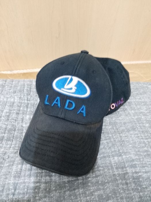 Продам кепку с надписью лада