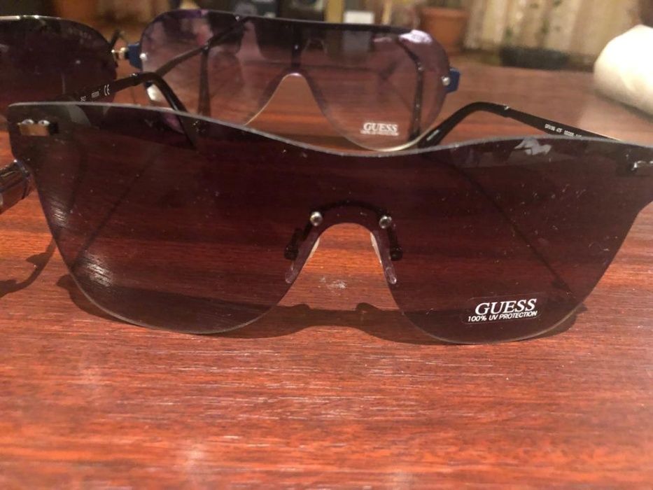Vand ochelari de soare originali unisex GUESS ,polarizati